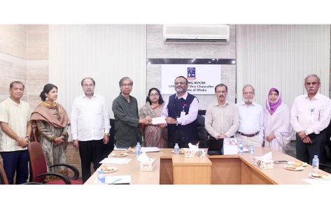 ঢাবি শিক্ষার্থীদের বৃত্তি প্রদানের লক্ষ্যে ১০ লাখ টাকার নতুন ট্রাস্ট ফান্ড গঠন